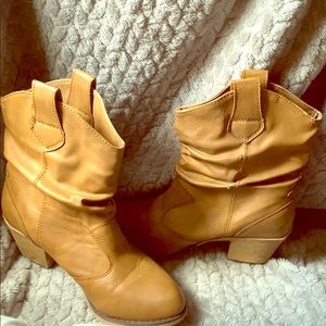 ANKLE BOOTS/BOOTIES -COWGIRL BOOTS (HEAVY USE)